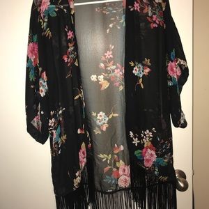 Adorable fringe floral kimono!